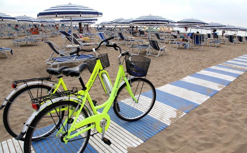 Hotel Moderno Lido di Jesolo Exterior foto
